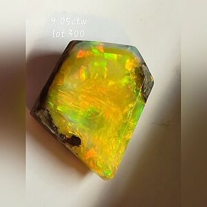 9.05ctw Lot 300 Natural Welo Mines Opal Colorful Faceted Stone Red , Green ☆